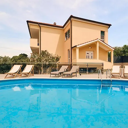Apartment Aurea *