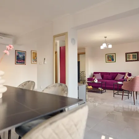 Aurea Apartment *